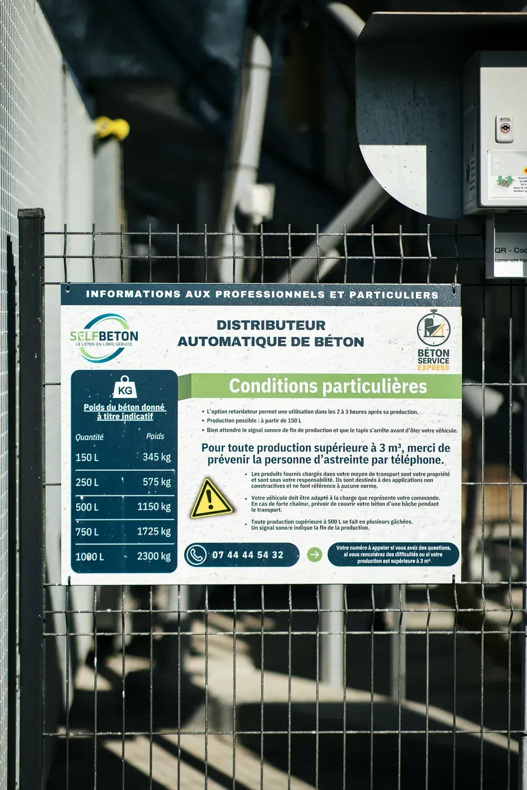 Panneau d’informations du distributeur automatique de béton : conditions particulières